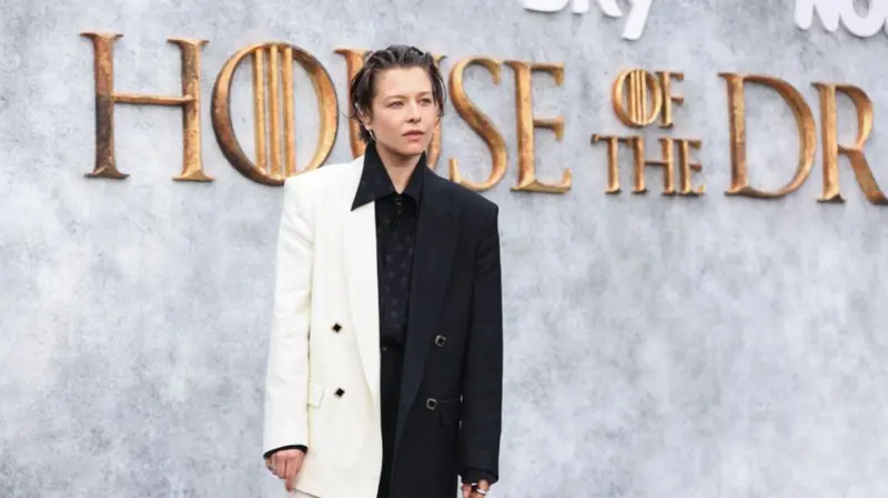 Emma D'Arcy (Reina Rhaenyra Targaryen) en el estreno en Reino Unido de la segunda temporada de House of the Dragon