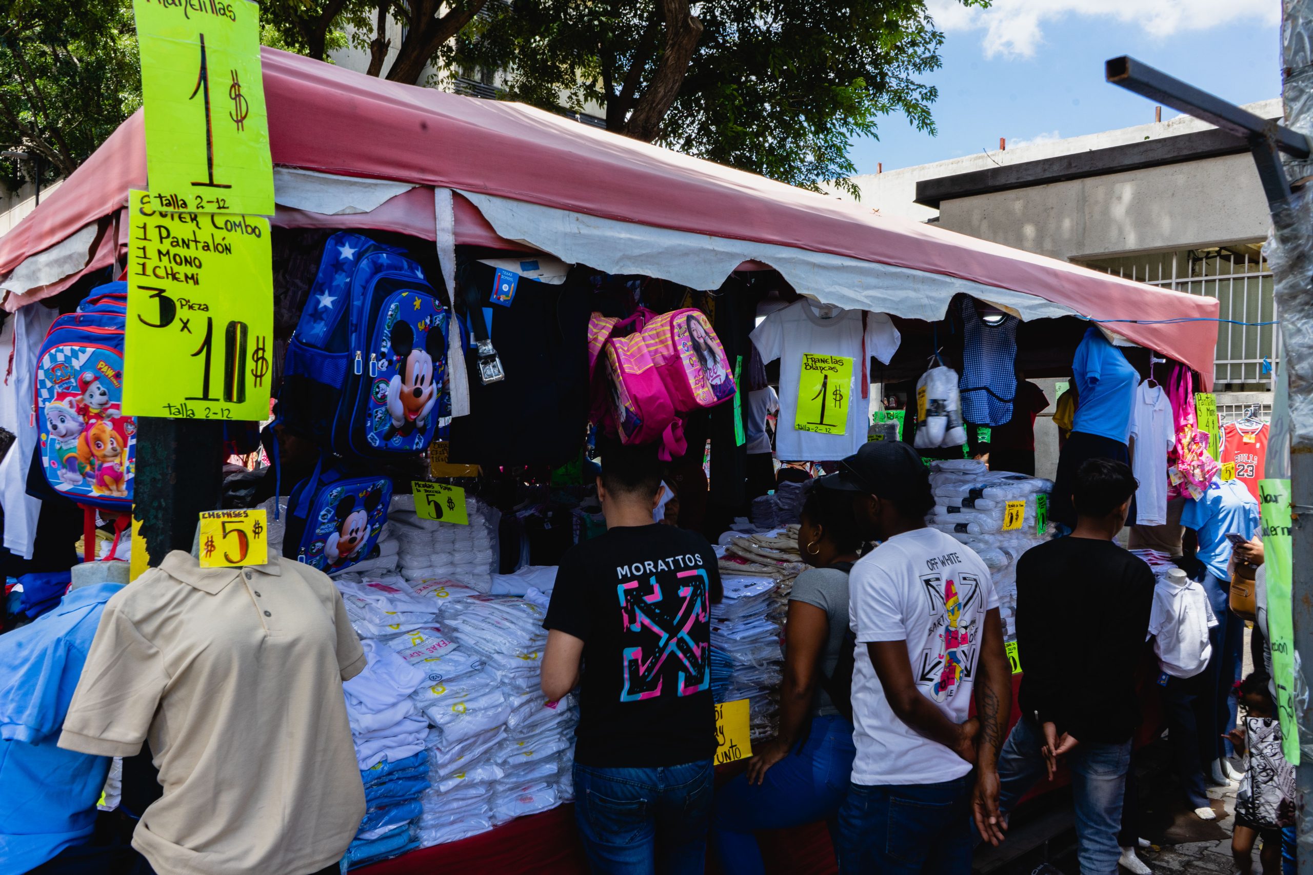 Útiles y uniformes escolares