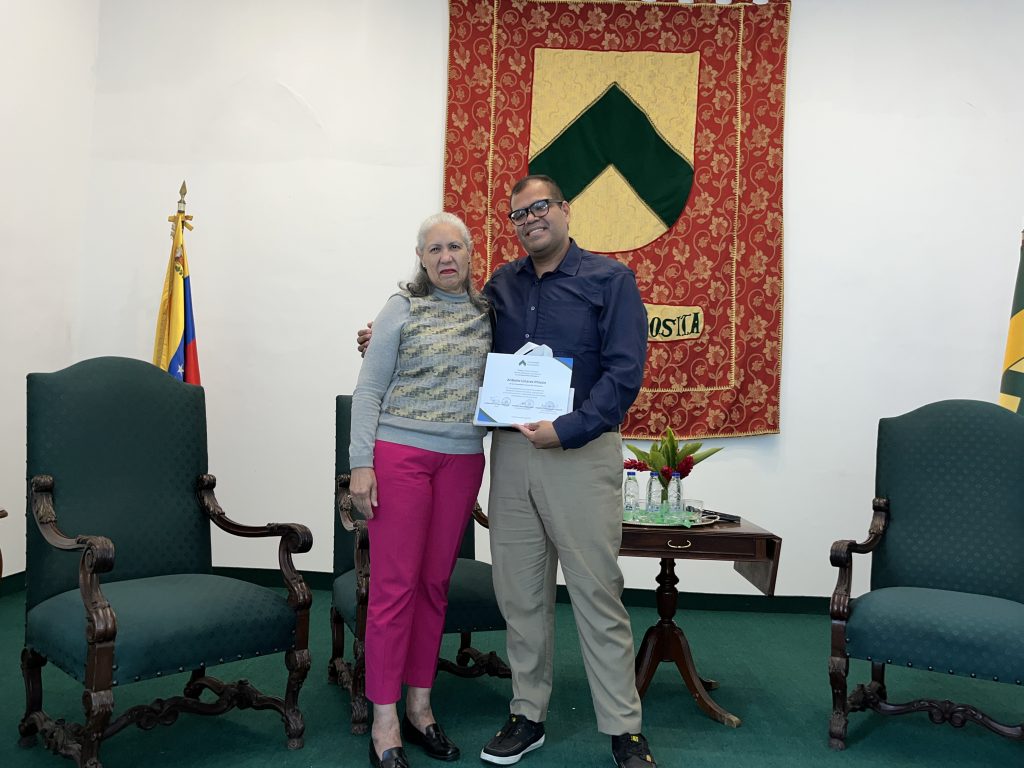 reconocimiento Dr. Enrique Pérez Olivares