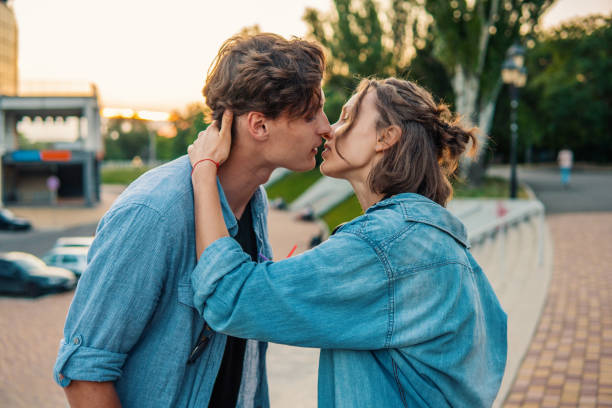 Besos parejas agamia