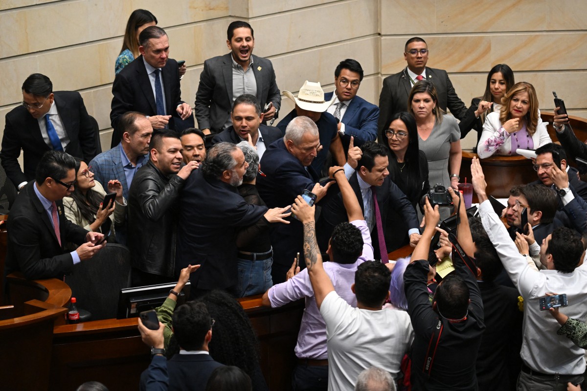 petro consulta popular senado colombia