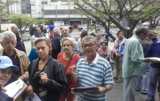 Pensionados del IVSS cobrarán este viernes lo correspondiente al mes de abril