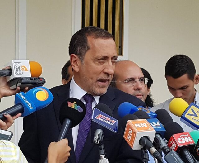 José Guerra: Discutamos sobre la dolarización del salario