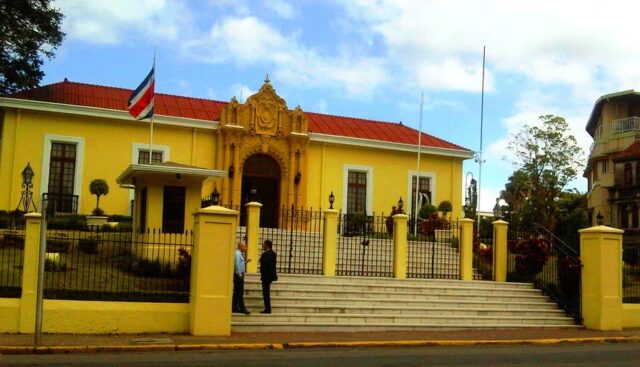 Costa Rica manifiesta preocupación por la inhabilitación de Capriles