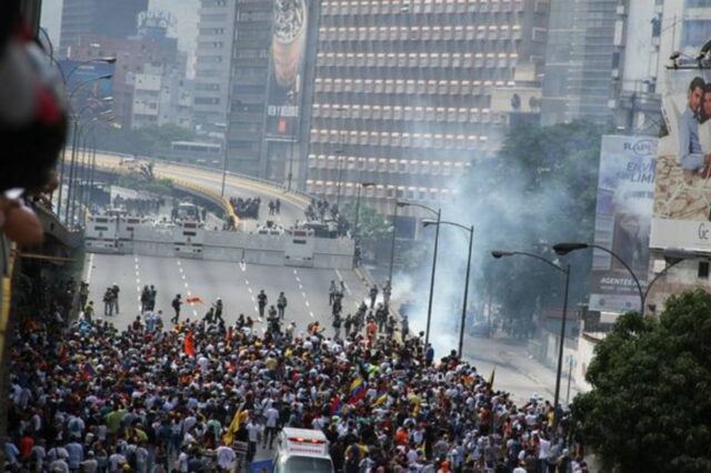 Detuvieron a periodista de VPI durante manifestación en la autopista