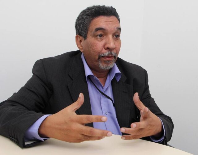 "La dictadura dicta cátedra en engañar a los obreros"