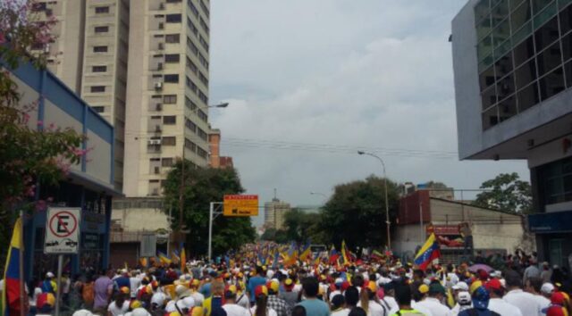 GNB reprime con lacrimógenas y perdigones manifestaciones en Barquisimeto