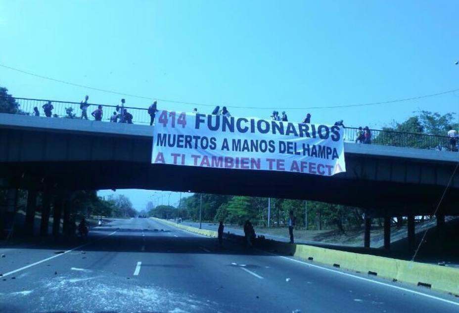 manifestantes-trancan-autopista-del-este-valencia_95896.jpg