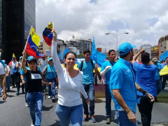 María Corina Machado denuncia que el Sebin la asedia durante reuniones de Vente Venezuela