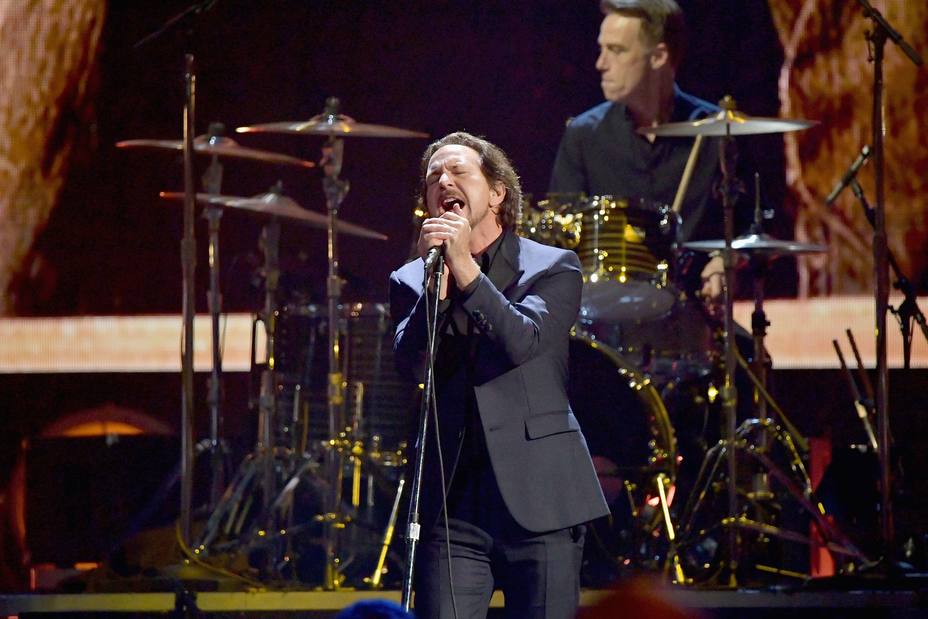 pearl-jam-joan-baez-yesy-journey-salon-fama_96171.jpg