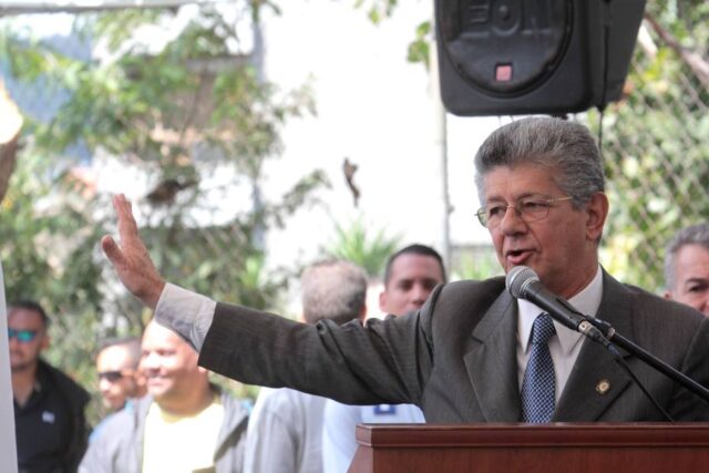 Ramos Allup: "No inhabilitan a quienes sí lo merecen"