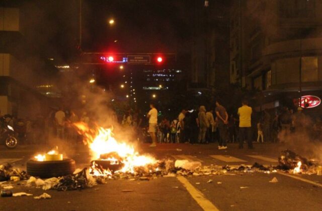 Reportan barricadas en varias zonas de Caracas