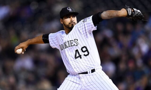 Senzatela se apuntó su primer triunfo en la MLB