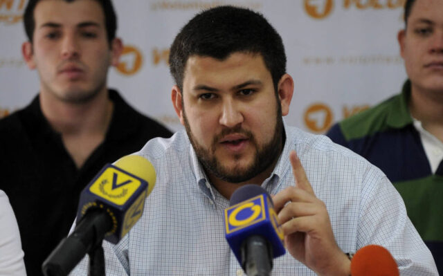 Smolansky rechazó nueva medida migratoria de República Dominicana para los venezolanos