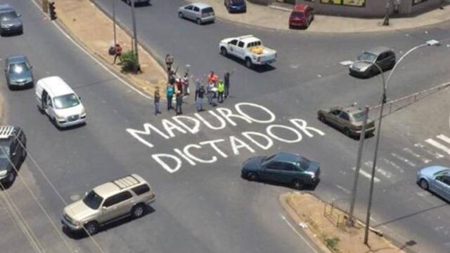 "Es una dictadura"