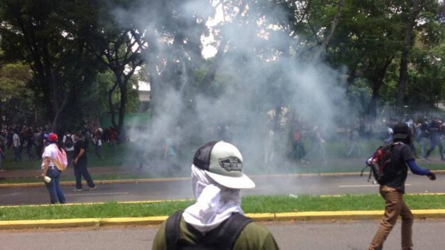 Arocha exige a Maduro "que no se meta con los estudiantes"