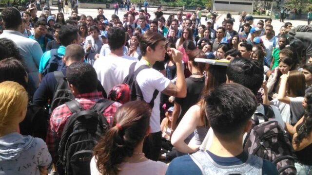 Estudiantes abrieron el distribuidor Metropolitano