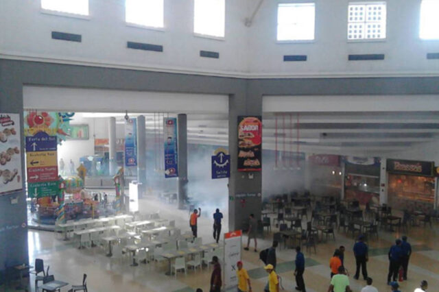 GNB lanzó lacrimógenas en un centro comercial en Barquisimeto