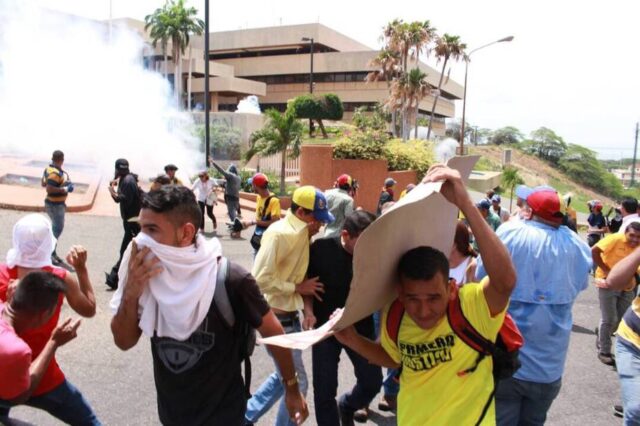 GNB reprimió marcha opositora en Maracaibo