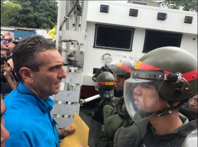 Oposición logró entregar documento al Palacio de Justicia de Valencia