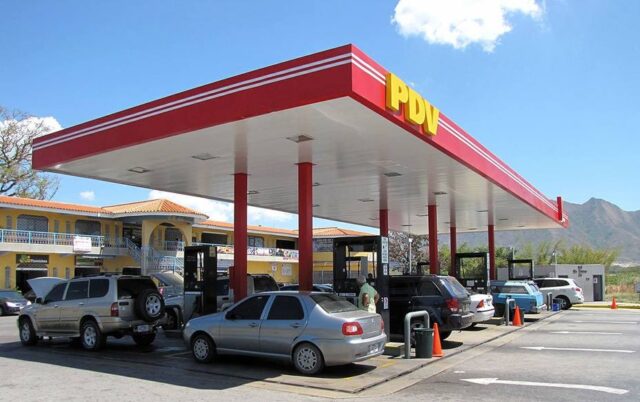 La Venezuela del combustible regalado se estrena con gasolineras privadas