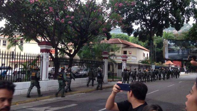 Periodistas exigen cese de la represión en la Comandancia de la GNB
