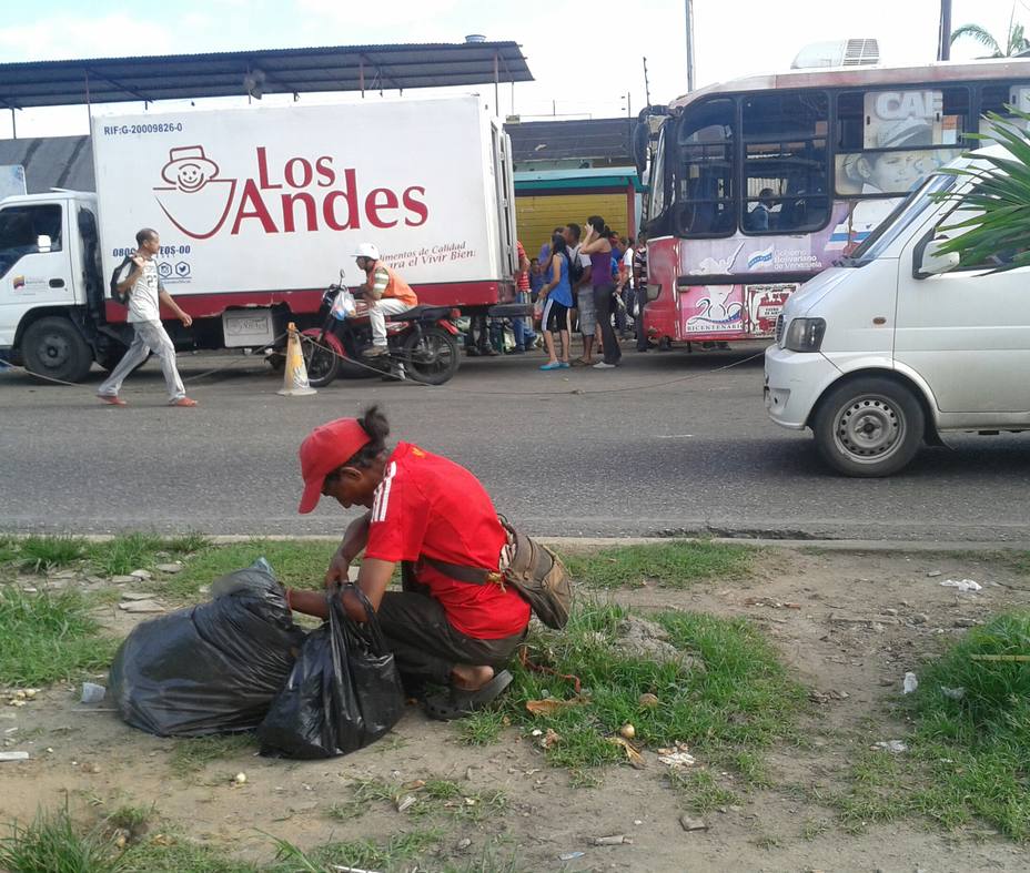 apurenos-optan-por-basura-ante-escasez-alimentos_186289.jpg