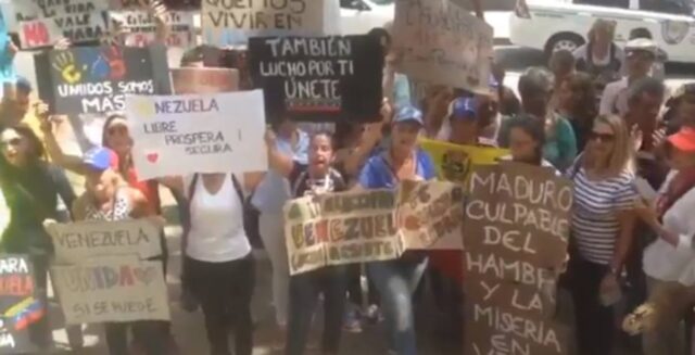 Ciudadanos protestan en la Fiscalía de Valencia