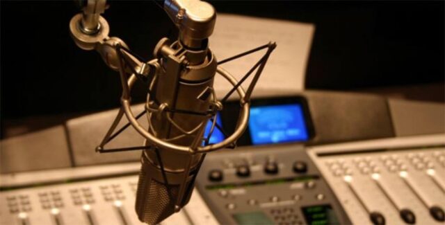 Dos décadas de restricciones: más de 400 medios de comunicación cerrados en Venezuela