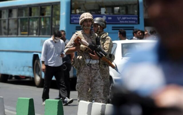 Al menos 12 muertos y 39 heridos en los ataques terroristas de Teherán
