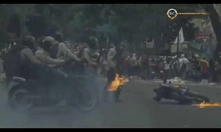 momento-que-pnb-fue-impactado-por-bomba-molotov_186308.jpg
