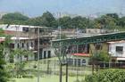 Vecinos de Paraparal toman escuelas por crecida de lago Los Tacarigua