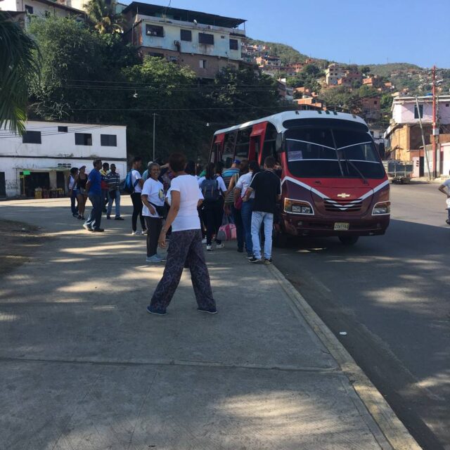 Denuncian sobreprecios en aumento del pasaje en Vargas