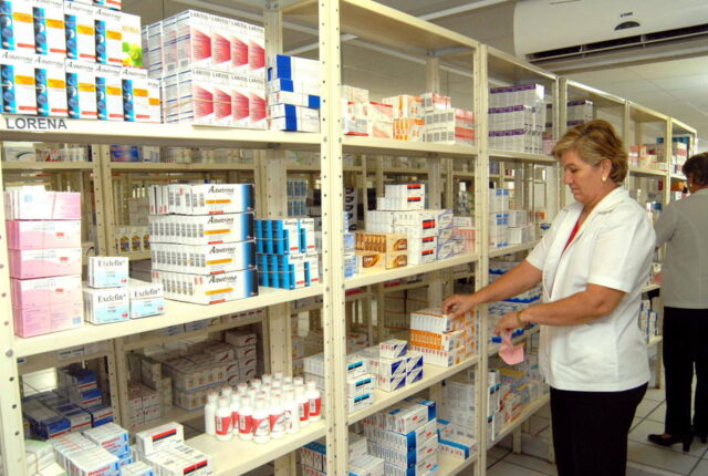 Desde 2016 no otorgan divisas preferenciales al sector farmacéutico