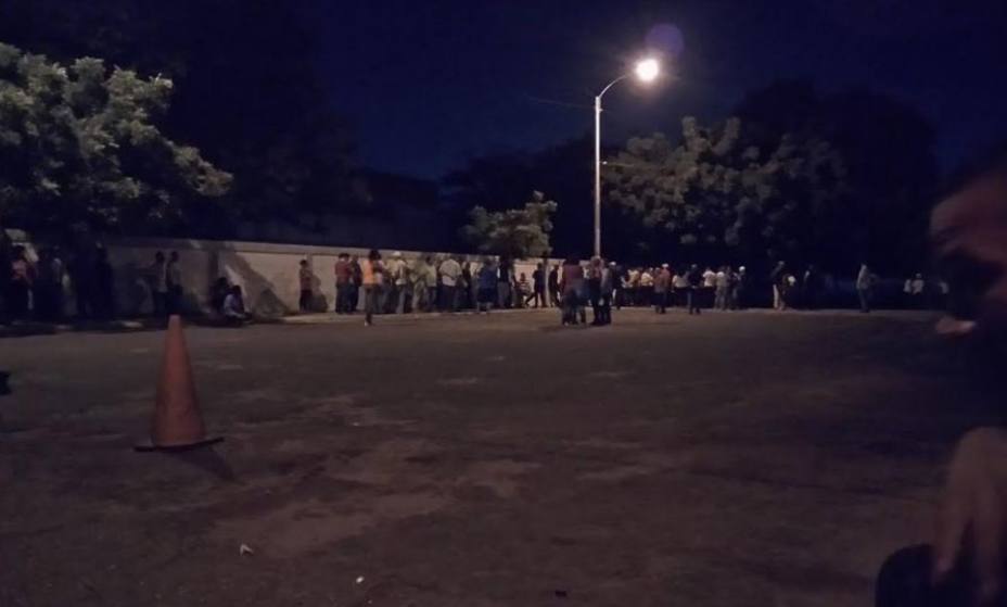 electores-amanecen-los-centros-votacion-maracaibo_207790.jpg