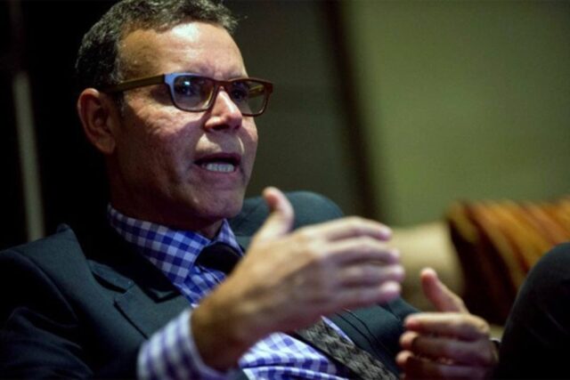 Luis Vicente León: El dólar se mantendrá volátil porque el régimen no puede parar la liquidez