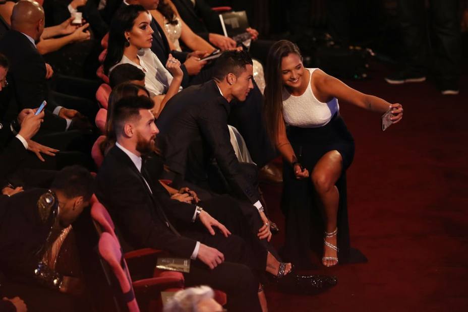 selfie-deyna-castellanos-con-cristiano-ronaldo_208955.jpg