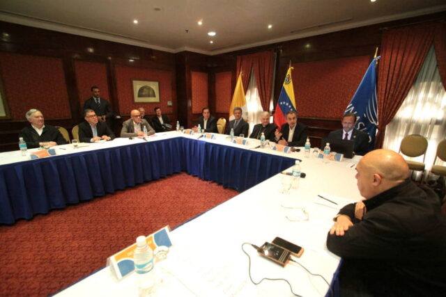 EFE: Diálogo entre gobierno y oposición podría retomarse este miércoles