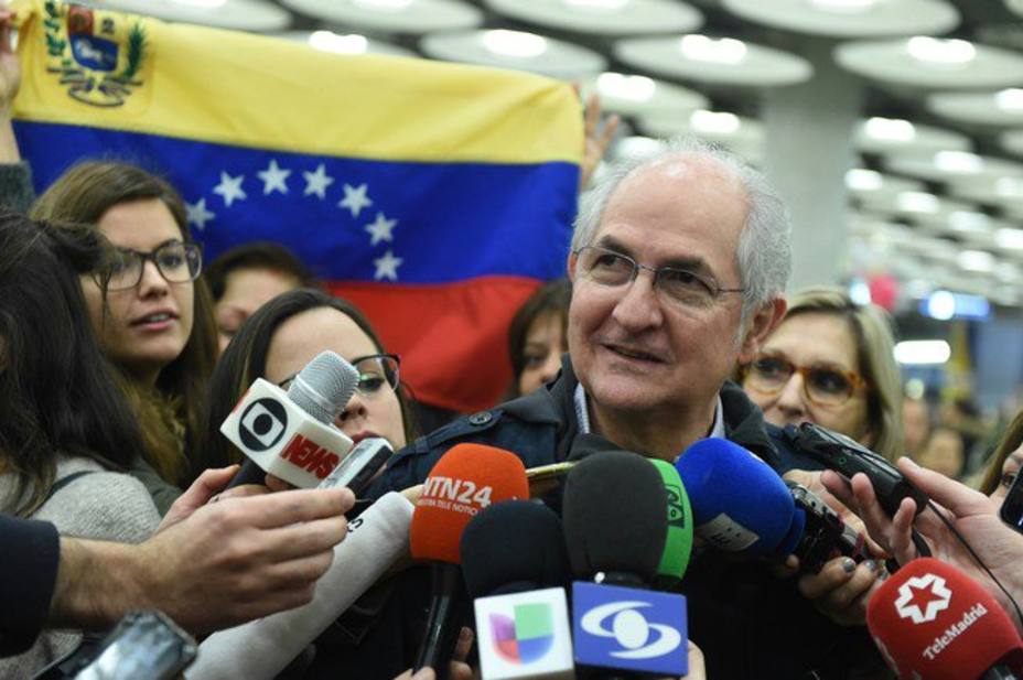 imagenes-llegada-antonio-ledezma-espana_212090.jpg
