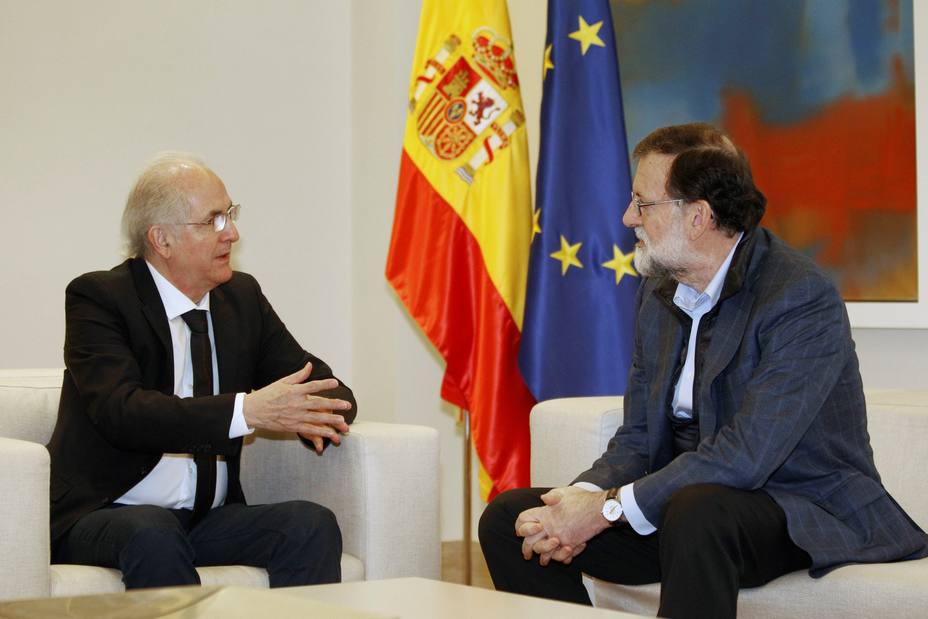 invito-oposicion-desde-espana-hacer-ejercicio-autocritica_212130.jpg