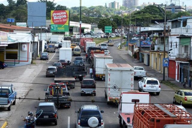 Afirman que escasez de gasoil se debe a envíos a Cuba y al contrabando