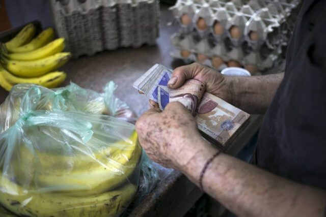 Inflación en Venezuela sube a 4%, tras aumento de la tasa en julio de 1,6%