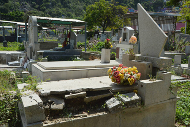 Visitas en cementerio de La Guaira se reducen por falta de transporte
