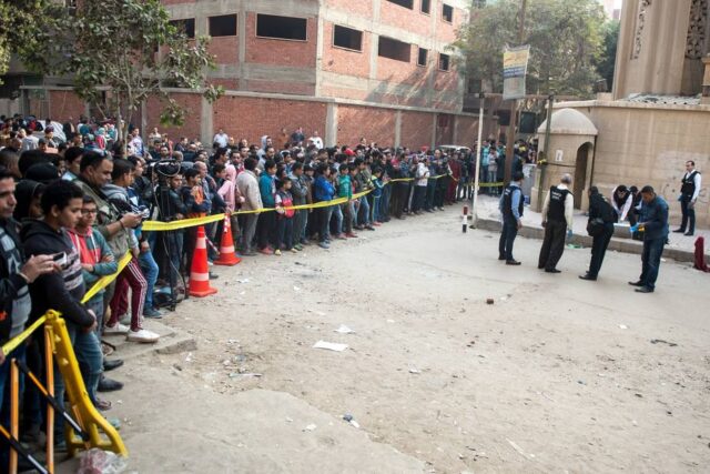 Ataque armado contra una iglesia en El Cairo dejó al menos 10 muertos