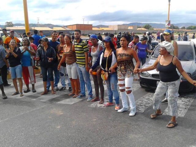 Habitantes de Cumaná protestaron por falta de comida y agua