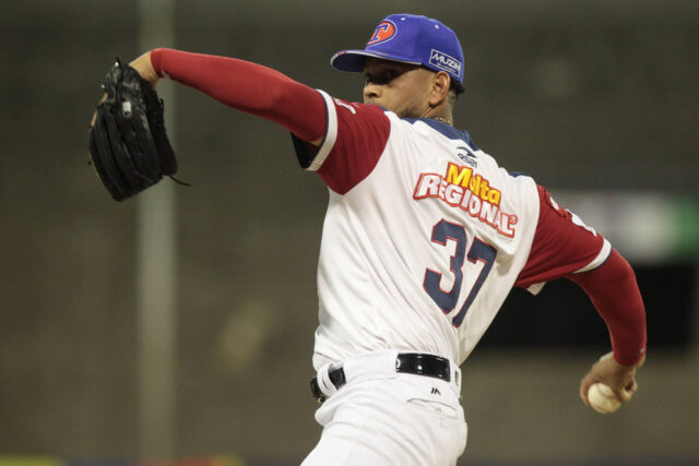 Vinculan a Henderson Álvarez con los Yanquis, Reales y Marineros