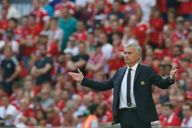 Hinchas del Manchester United indignados con el Sevilla