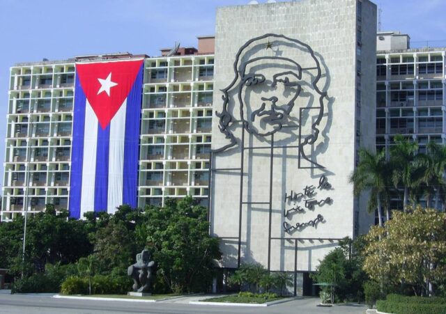 En Cuba arrecia la pugna por el control de internet