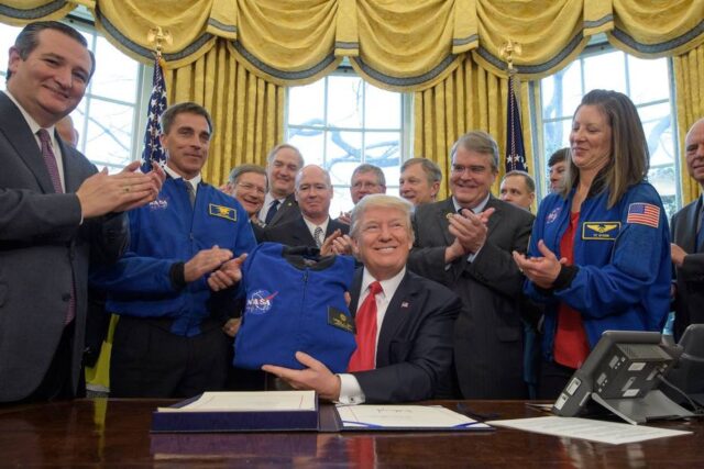 Trump ordenará a la NASA enviar astronautas de EE UU a la Luna