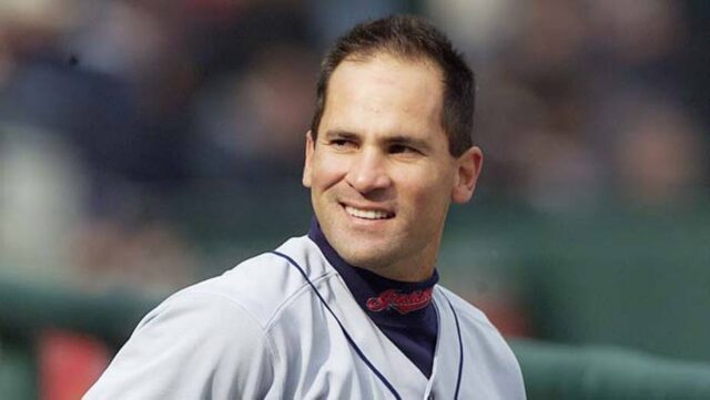 Omar Vizquel lleva el mismo ritmo que hace un año en ruta a Cooperstown